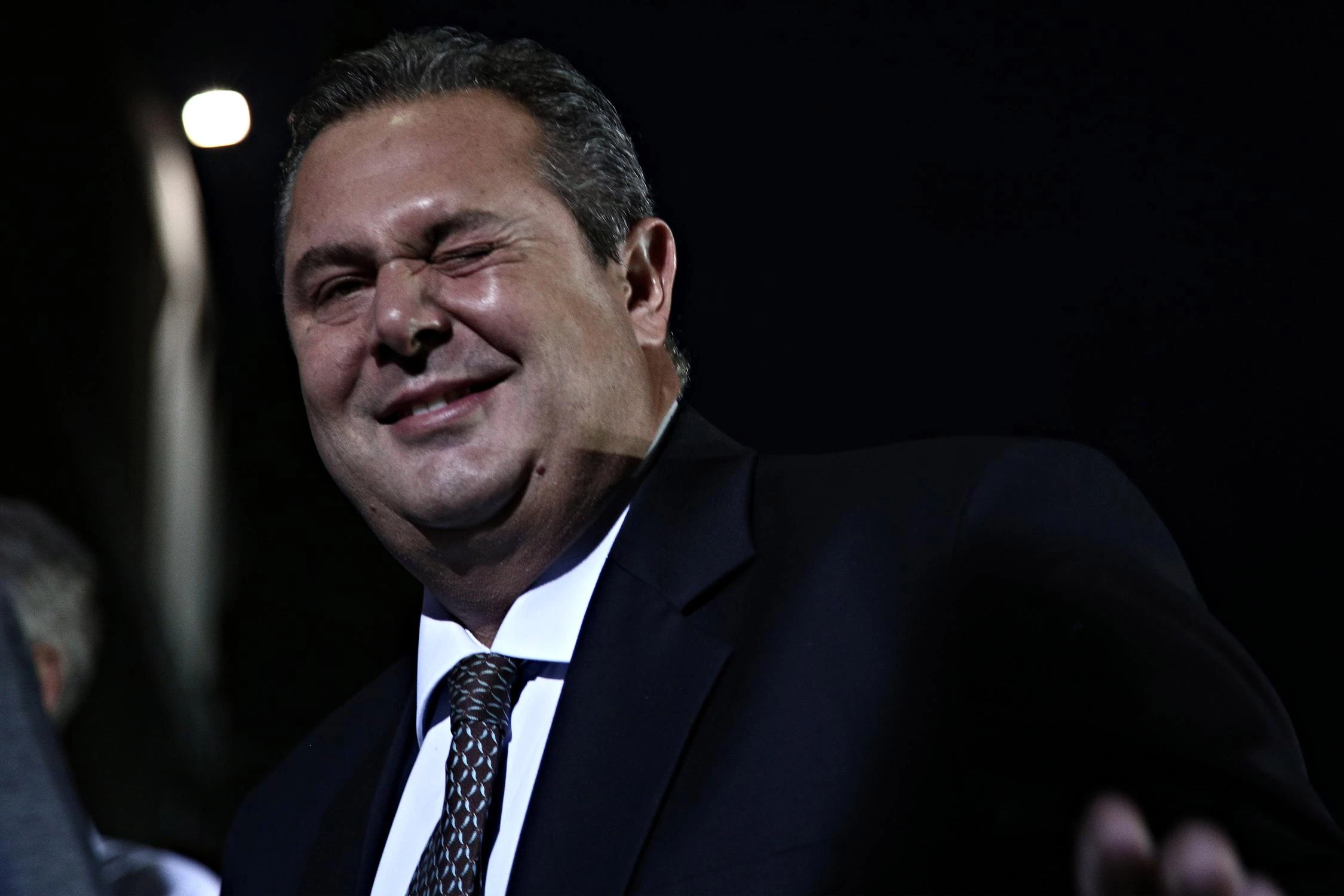 «Καταπίνουν» αμάσητα τις απαιτήσεις των Γερμανών – Π. Καμμένος: «Θα κλείσω στρατόπεδα για να μας δώσουν την δόση» – Πάλι οι ΕΔ θα πληρώσουν τα ισοδύναμα